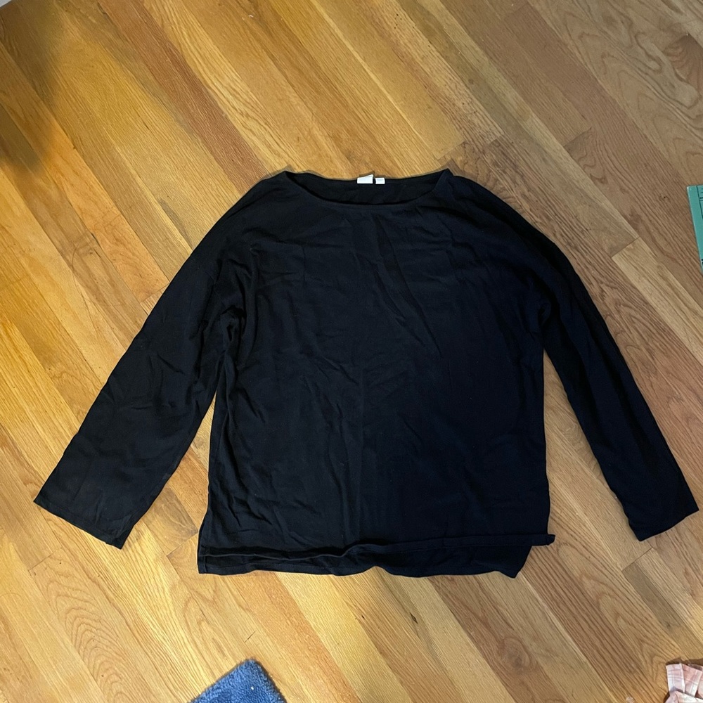 Simple black Gap tee